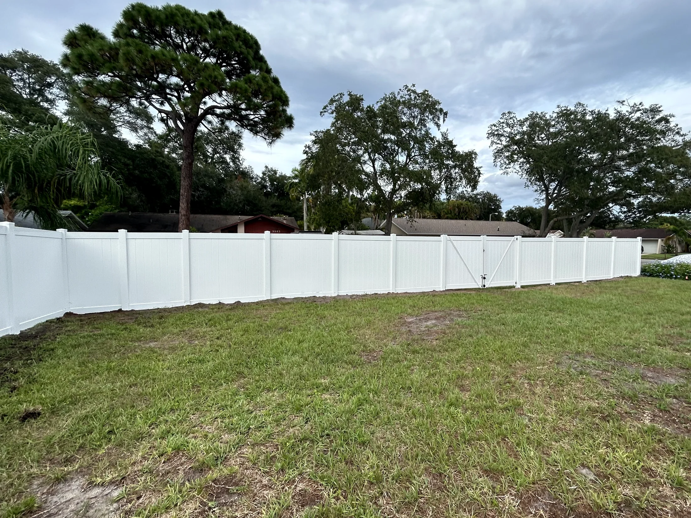 White vinyl fence with a corner transition and matching gate